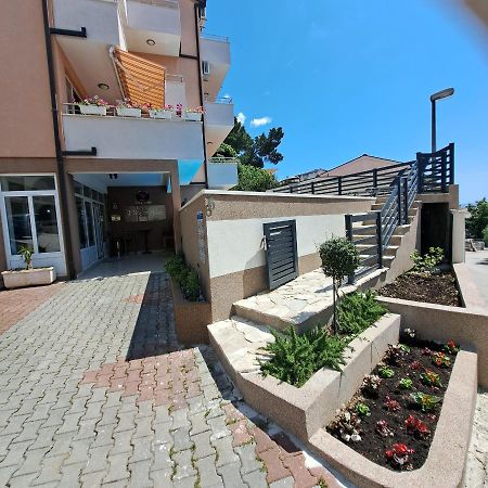 Apartments Vila Adrijana & Fitness Studio Wolf Башка-Вода Экстерьер фото