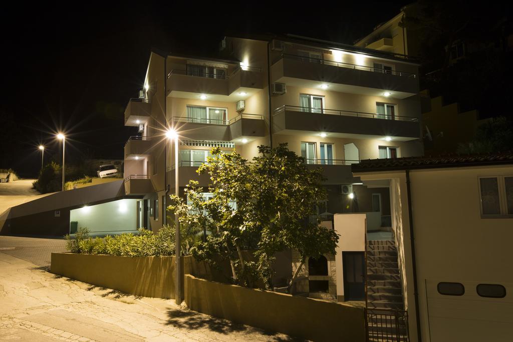 Apartments Vila Adrijana & Fitness Studio Wolf Башка-Вода Экстерьер фото