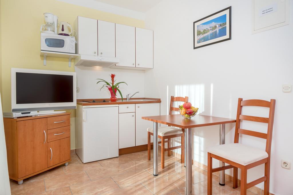 Apartments Vila Adrijana & Fitness Studio Wolf Башка-Вода Экстерьер фото